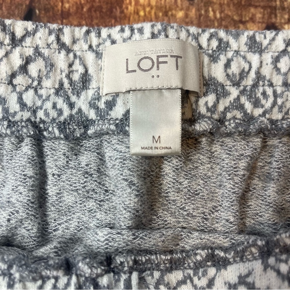 Loft skirt size medium. - Picture 6 of 6